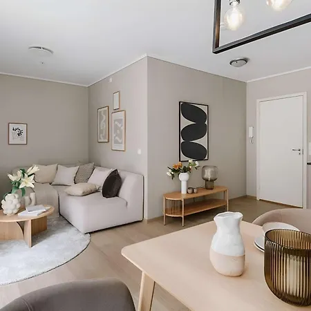 Apartment Flat With Shared Quiet Courtyard *