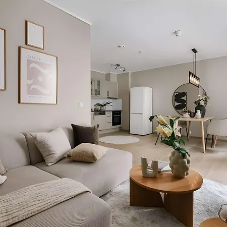 Flat With Shared Quiet Courtyard برغن